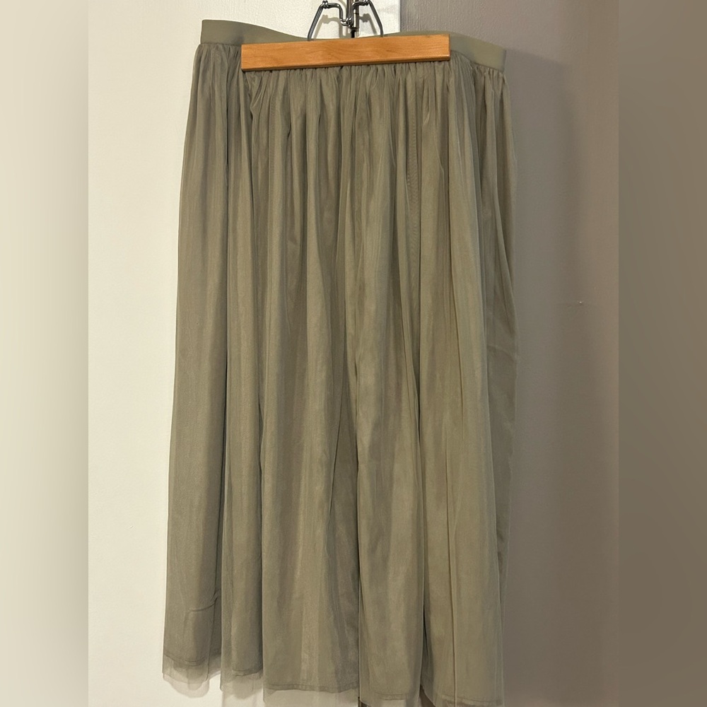 Uniqlo A-Line Skirt in Olive